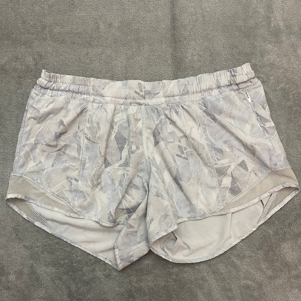 Lululemon Hotty Hot II Lined Shorts Jasmine White Womens Size 8